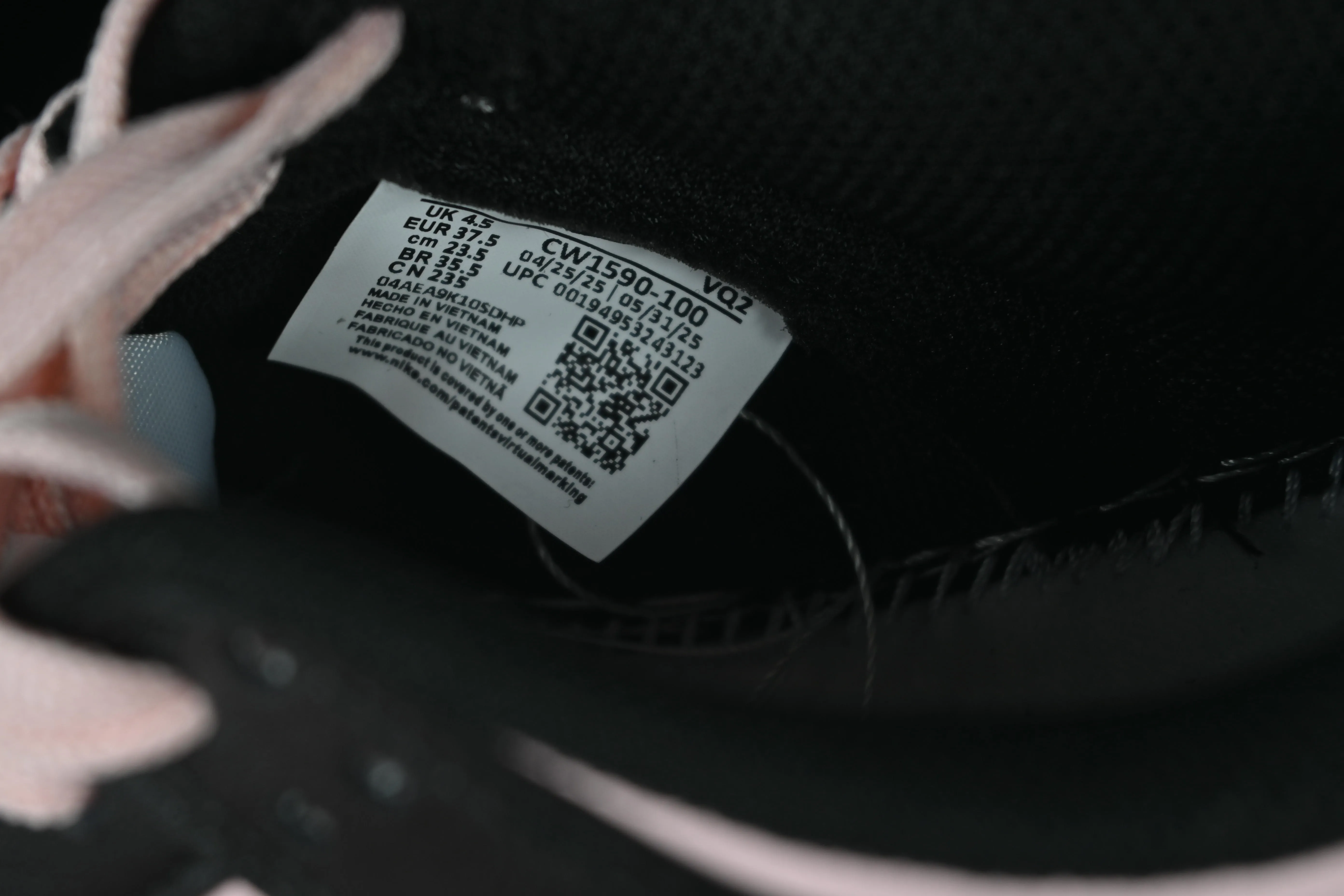 All categories Nk SB Dunk series Nk SB Dunk Low low-top sneakers Nike SB Dunk Low black and pink low-top casual sneakers CW1590-100